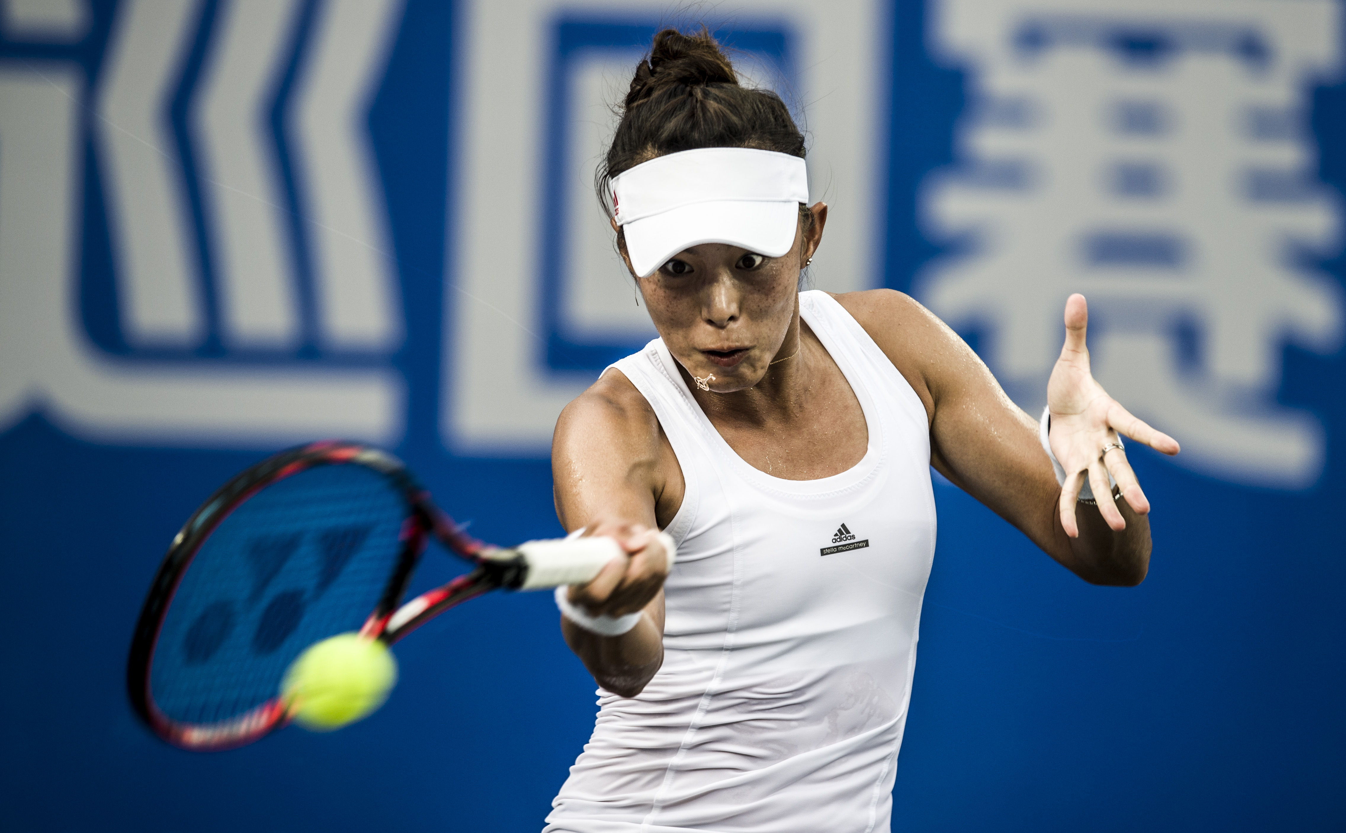 AYX爱游戏优惠 - 莎拉波娃在中国队比赛中精彩发挥，大胜引发热议！