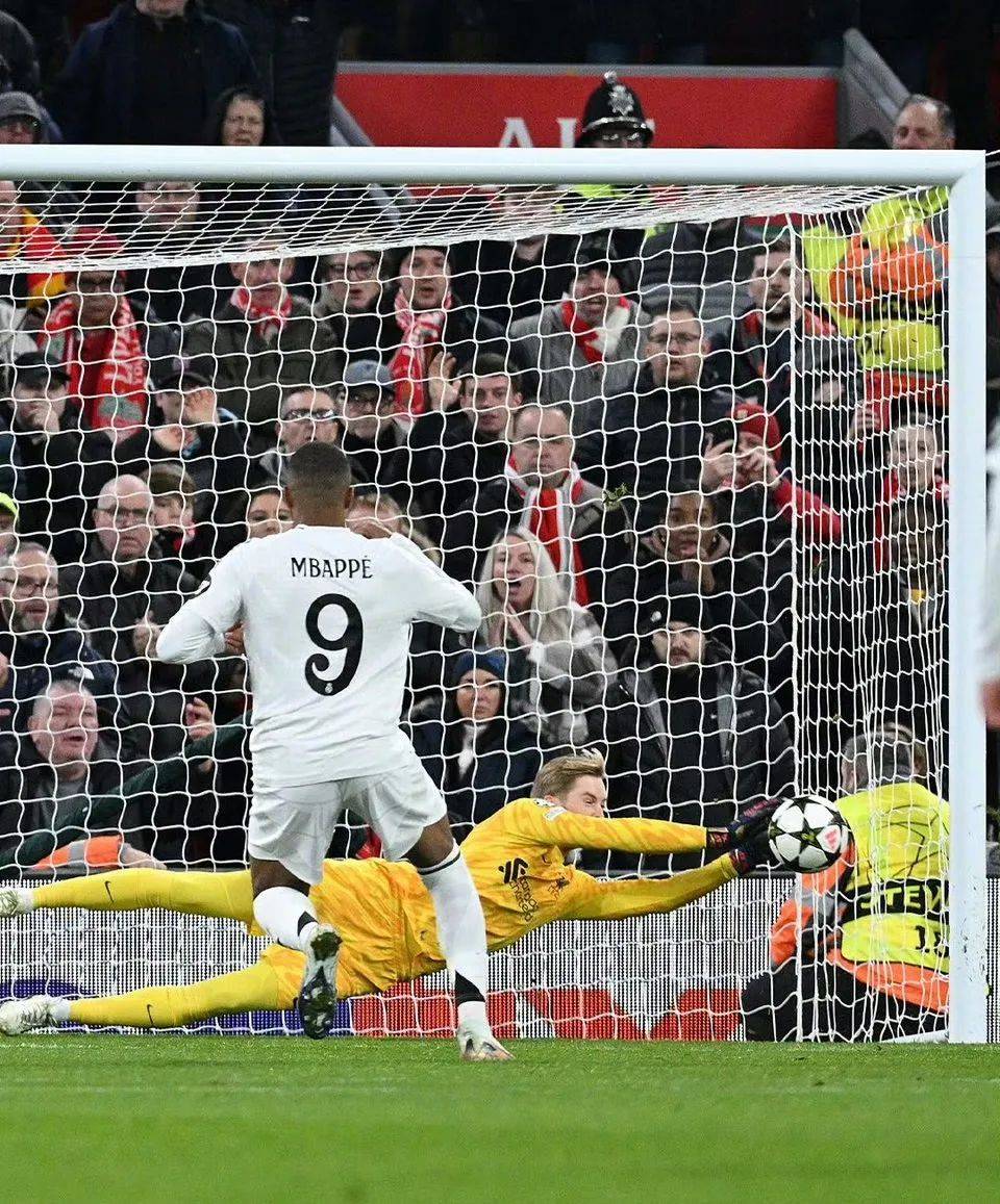 爱游戏 -包含姆巴佩回归赛场，比分优势明显首场状态亮眼，勇士观众沸腾！的词条